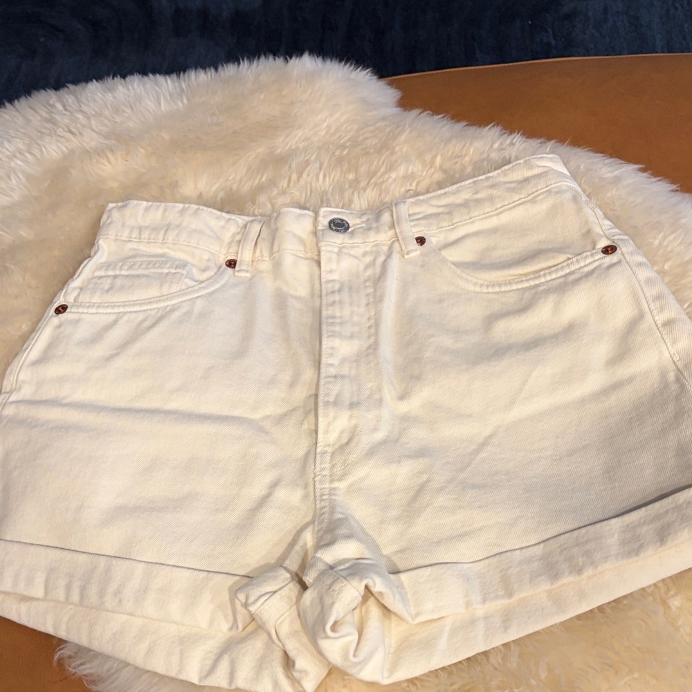 Zara White Women's High-Waist Denim Shorts, size 10